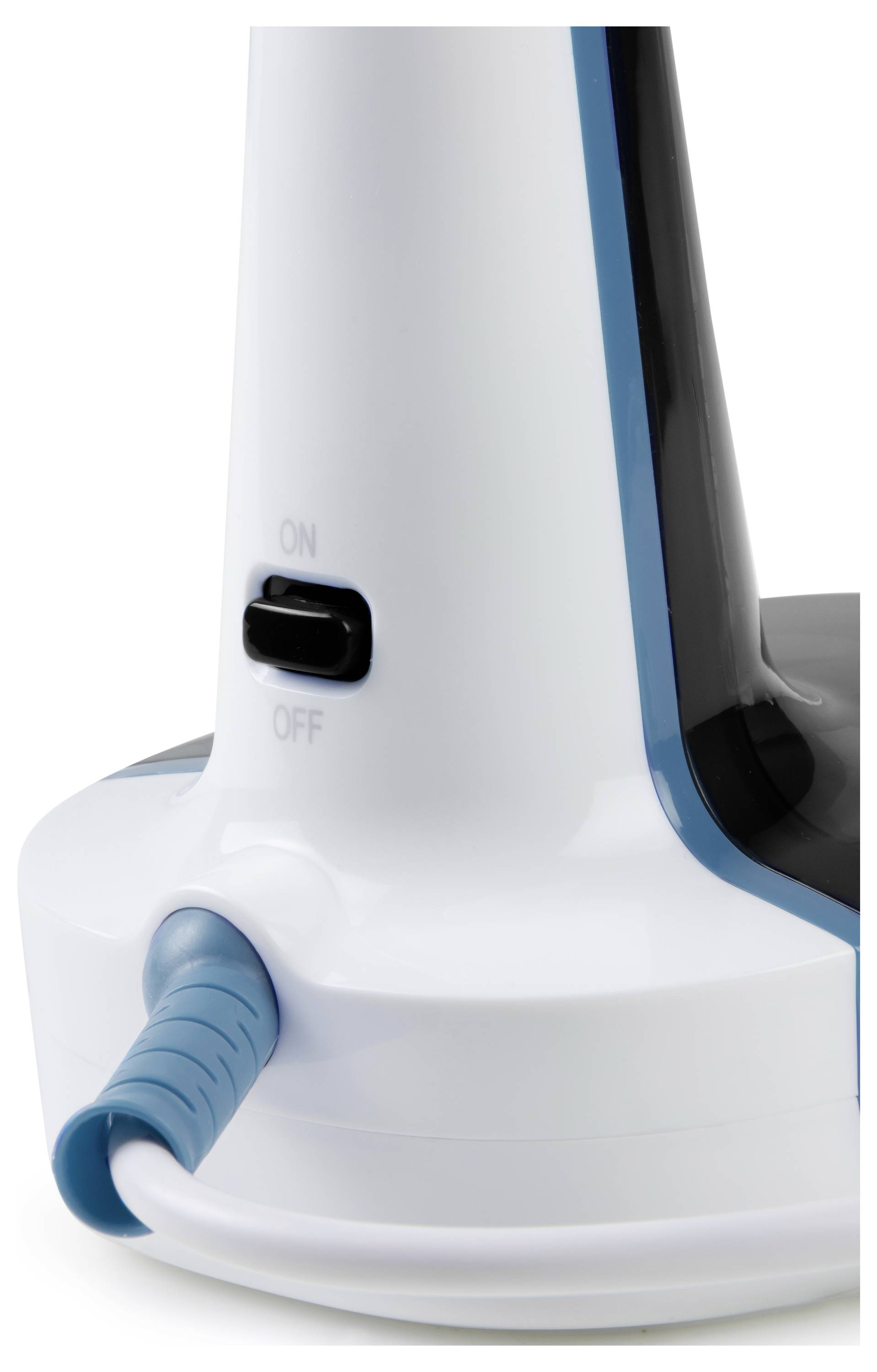 Nahaufnahme eines elektrischen Geräts mit Ein-/Ausschalter und Kabelanschluss auf weißem Hintergrund.