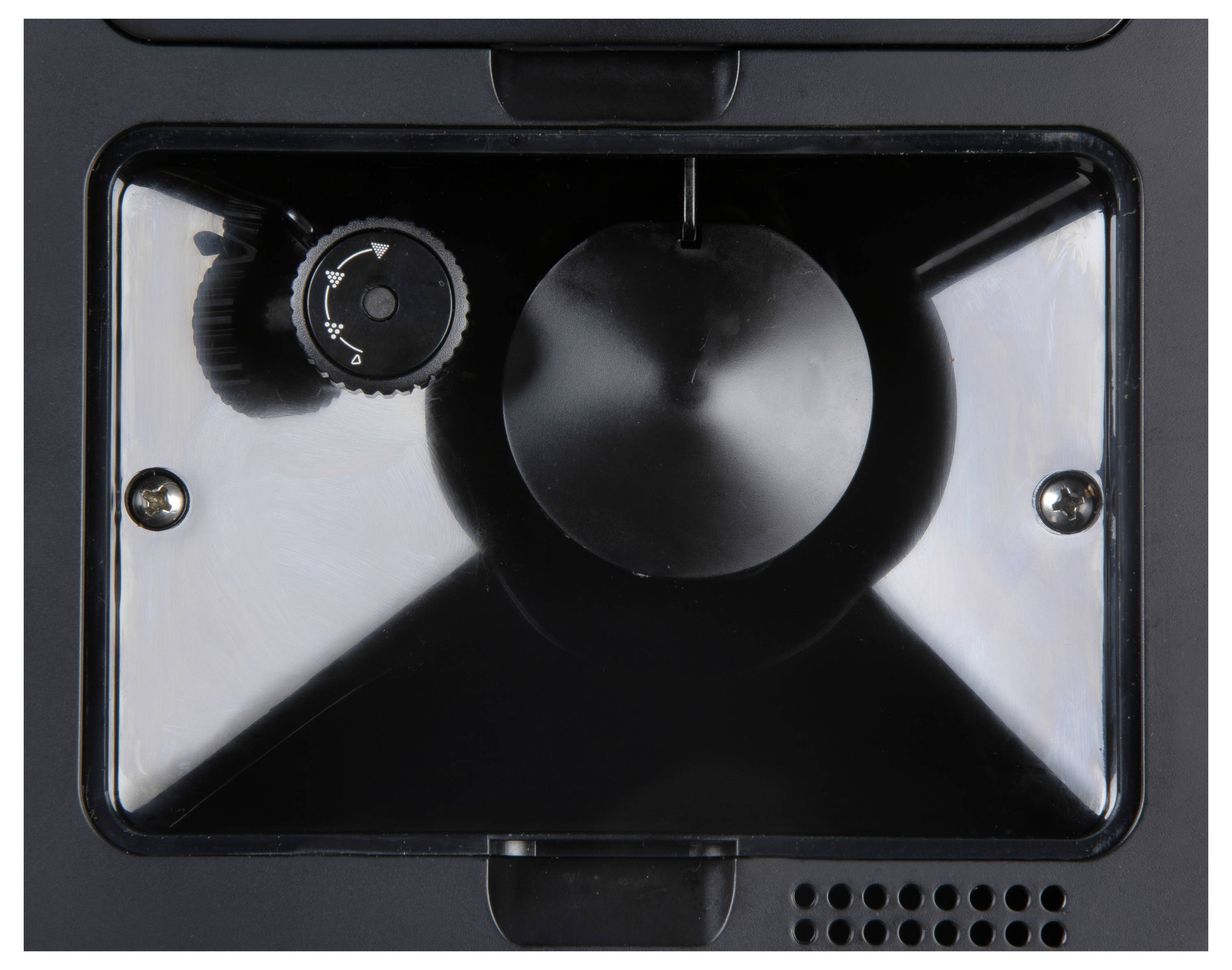 Eine Nahaufnahme einer Metallfläche mit einem drehbaren Einstellknopf und zwei Schrauben an den Seiten.