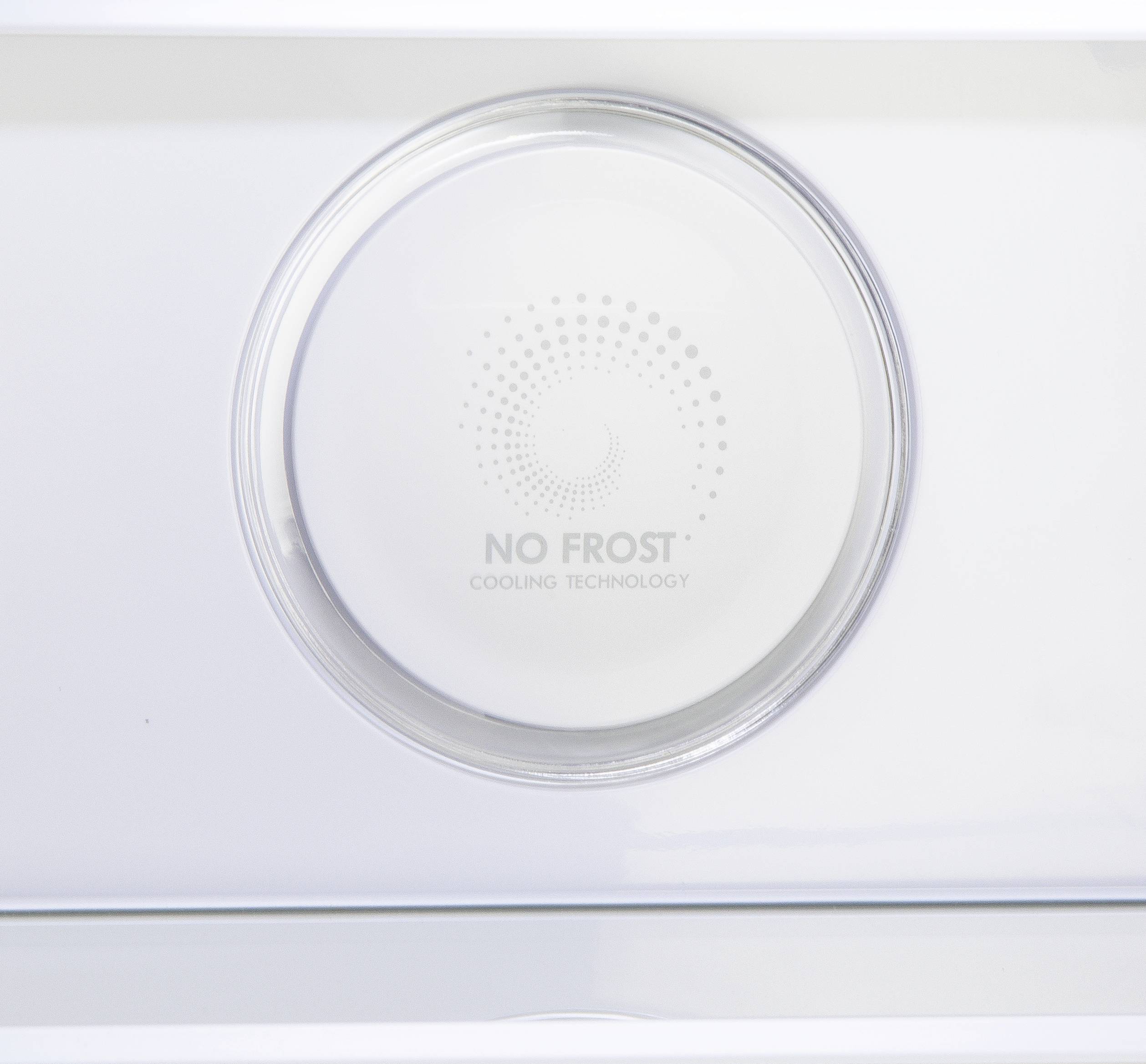 Kühltechnologie "No Frost" auf weißem Hintergrund, zentral platziert.