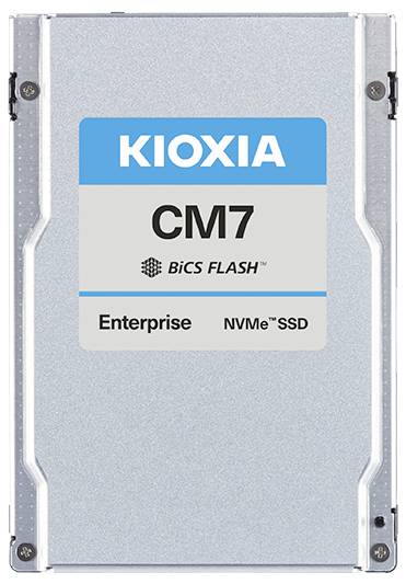 Das Bild zeigt eine KIOXIA CM7 Enterprise NVMe SSD mit BiCS FLASH-Technologie.