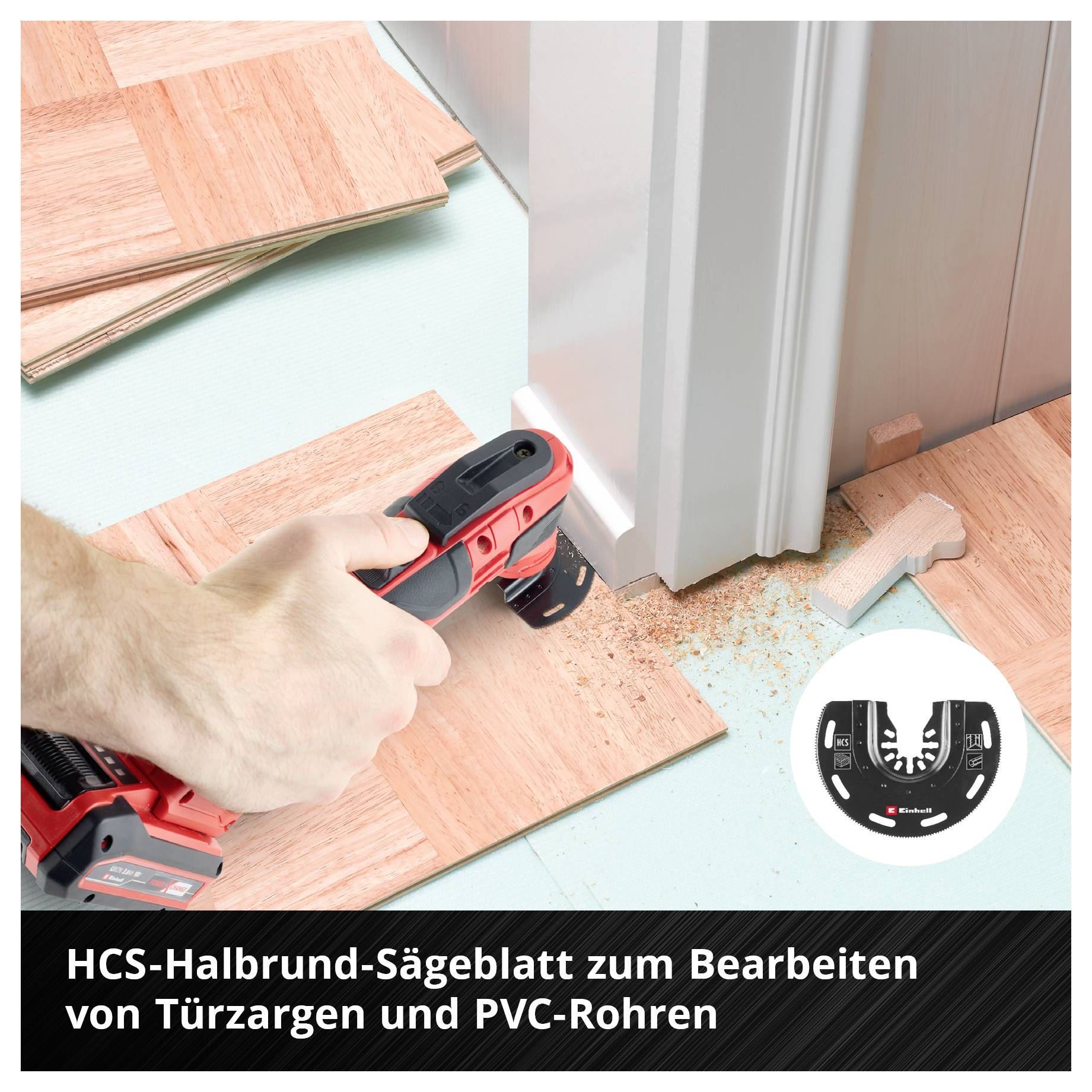 'Eine Hand benutzt ein elektrisches Werkzeug mit HCS-Halbmond-Sägeblatt, um Bodenbelag um eine Türzarge anzupassen. PVC-Röhrchen sichtbar.'