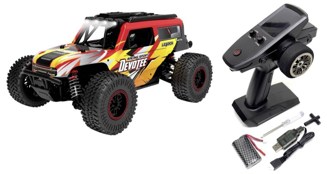 Ferngesteuertes Auto mit buntem Design, große Reifen; daneben Fernbedienung und Zubehör.