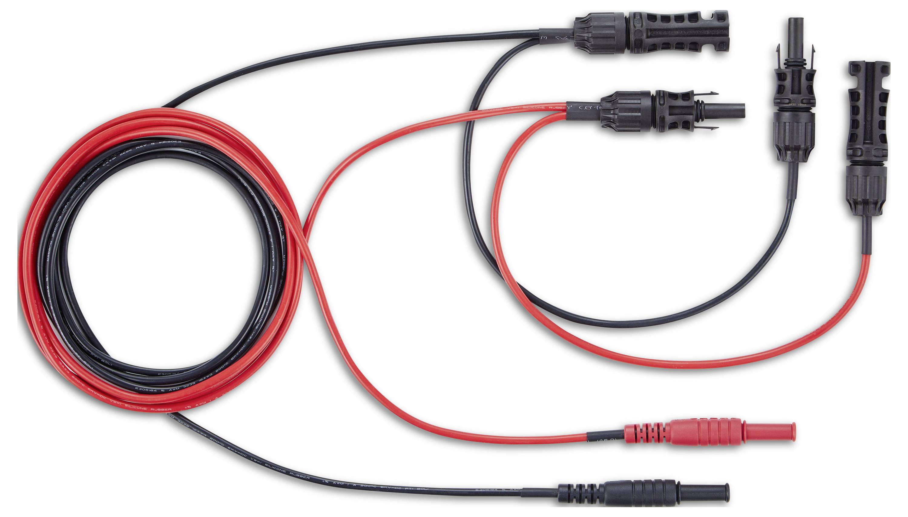 Schwarze und rote Solarkabel mit MC4-Steckern, die für den Anschluss von Solarmodulen verwendet werden.