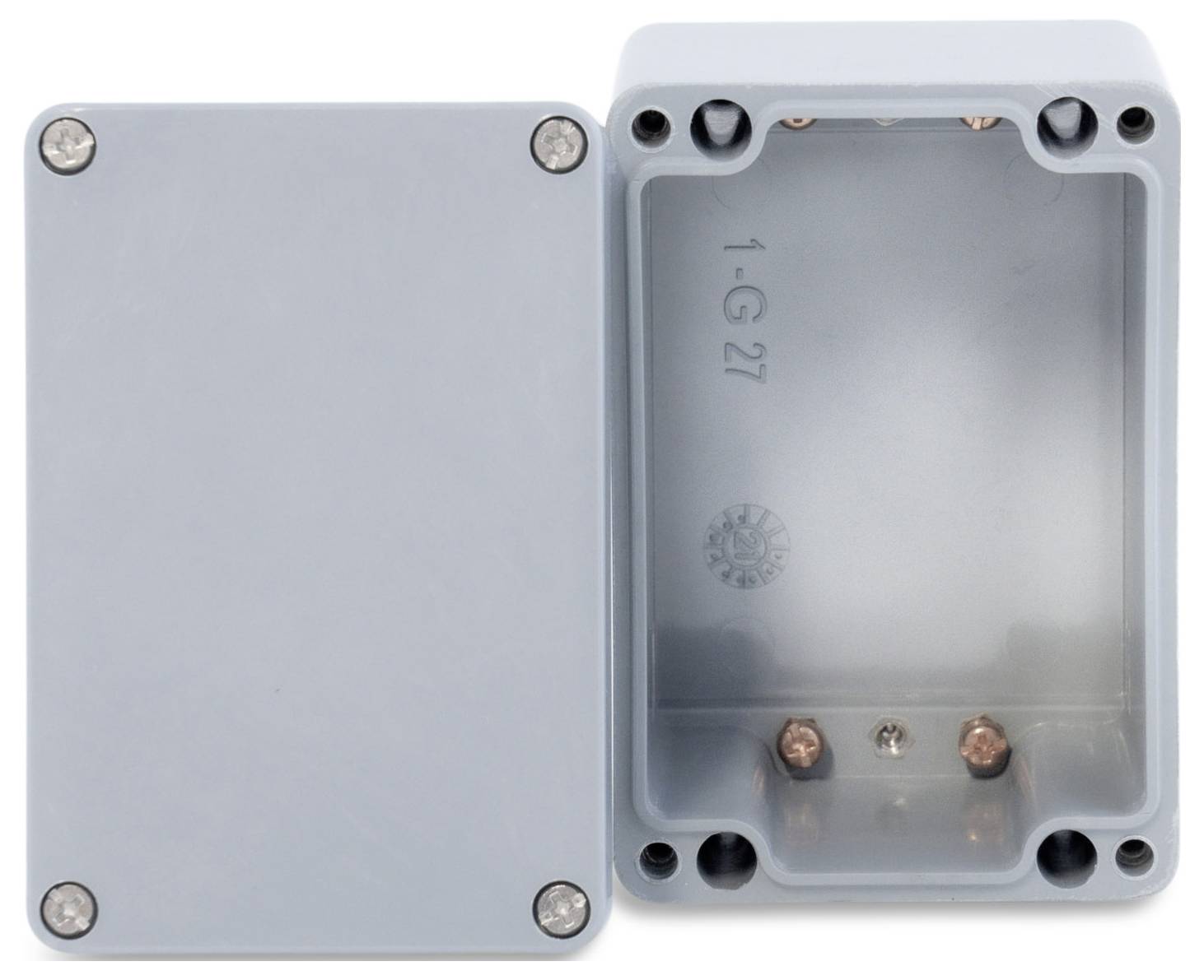 'Graues rechteckiges Kunststoffgehäuse mit abnehmbarem Deckel und vier Schrauben in den Ecken, leerer Innenraum sichtbar.'