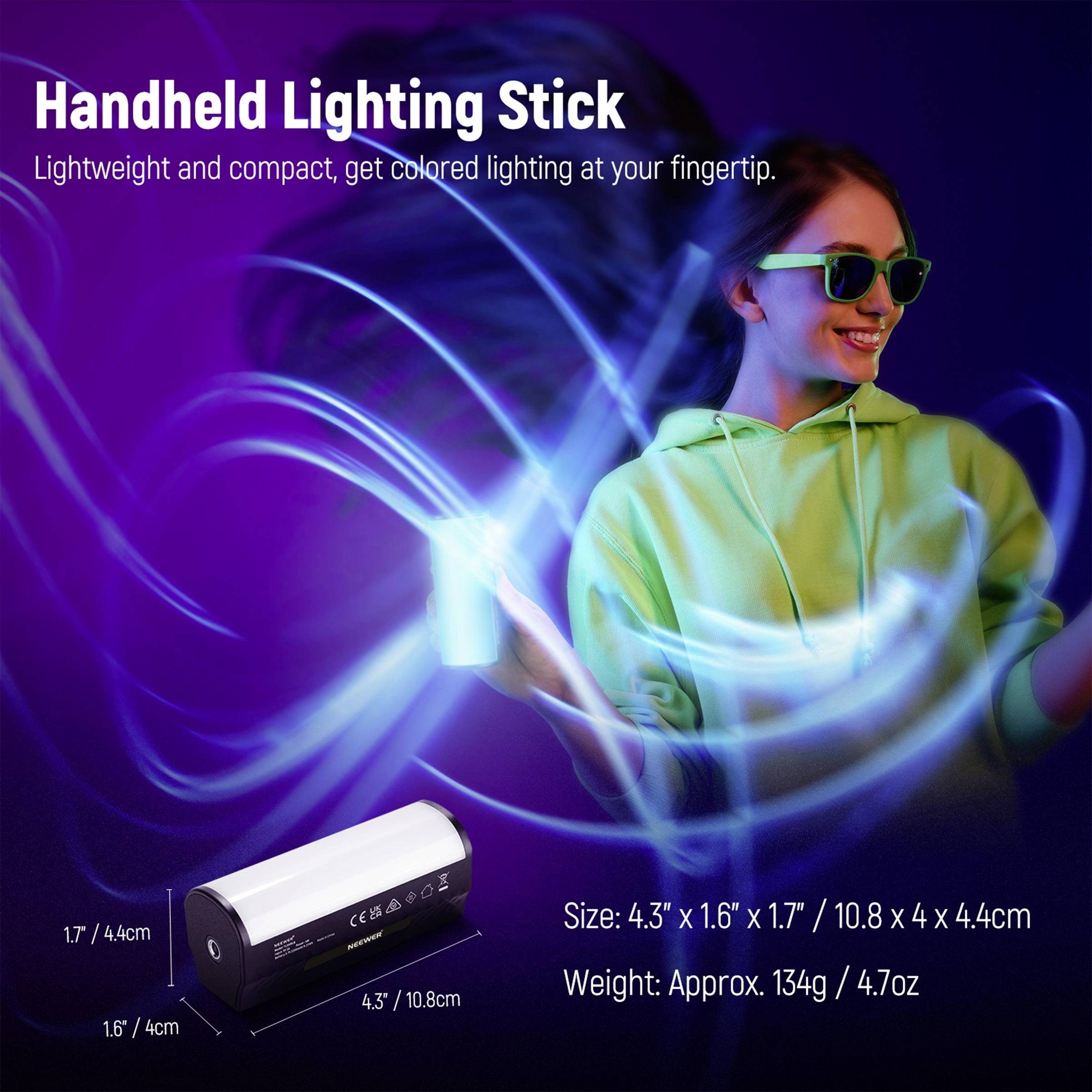 Handheld Lighting Stick: Ein Mädchen mit Sonnenbrille hält einen leuchtenden Stick. Text beschreibt Größe und Gewicht des leichten Geräts.