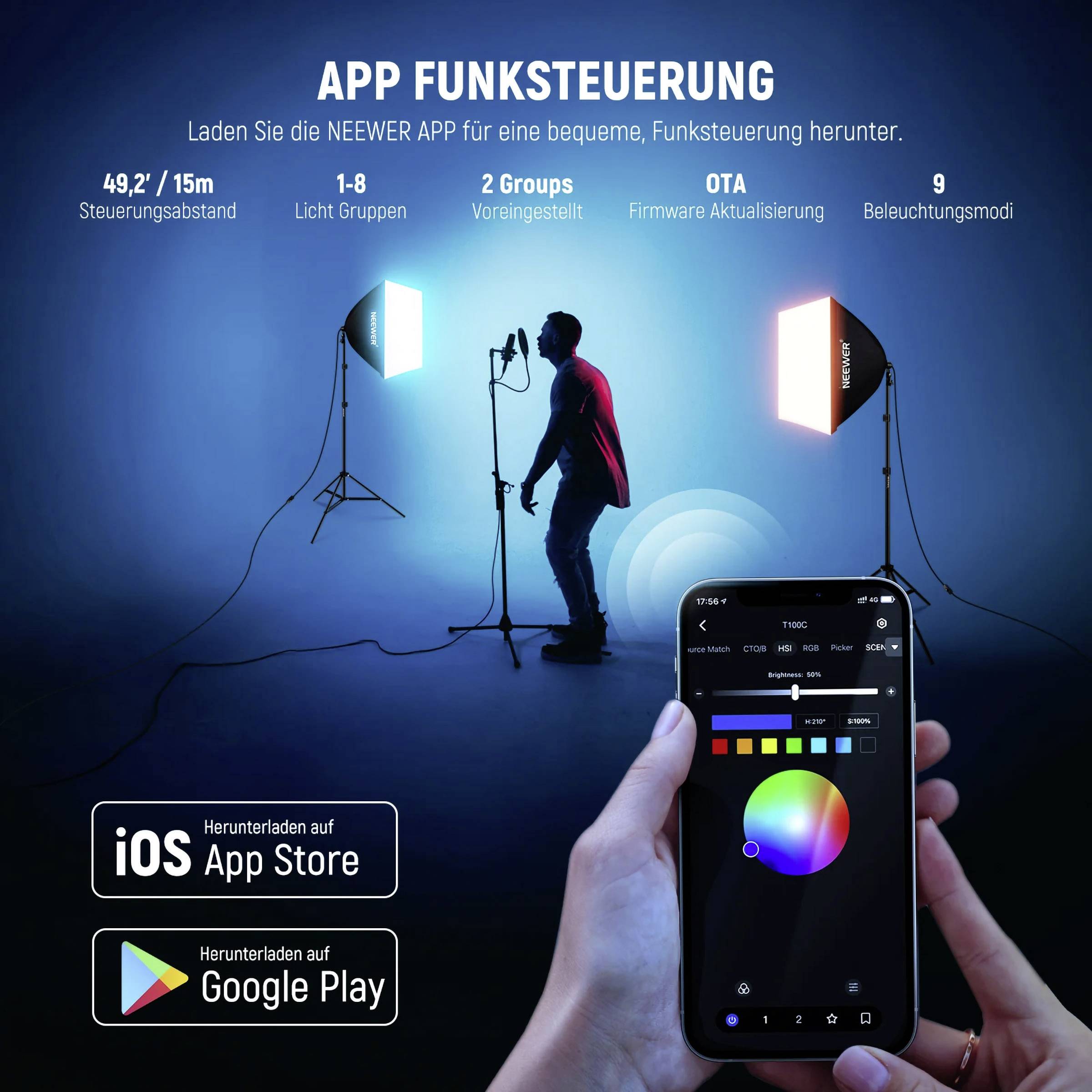 Eine Person mit Mikrofon im Fotostudio, umgeben von Leuchten, Smartphone im Vordergrund mit Farbsteuerungs-App.