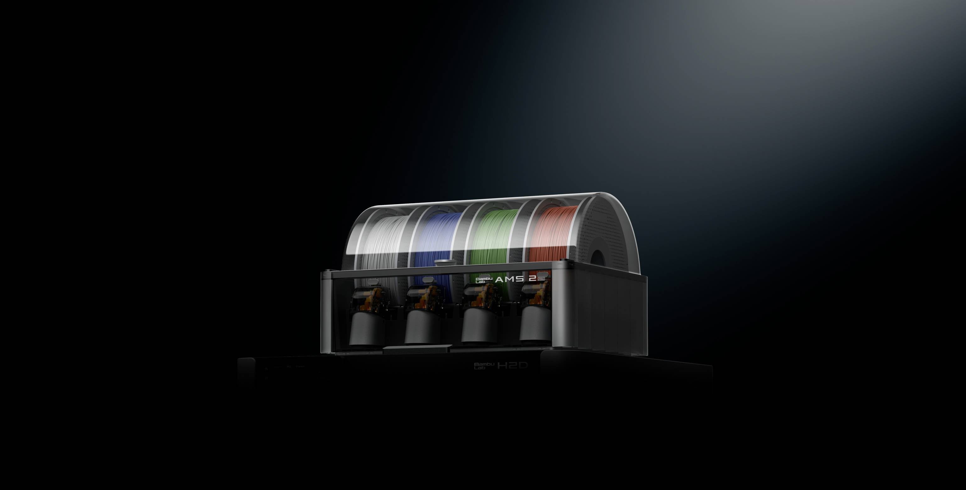 Ein Druckkopf mit fünf farbigen Tintenpatronen, die jeweils in Blau, Rot, Grün, Weiß und Schwarz gekennzeichnet sind, vor dunklem Hintergrund.