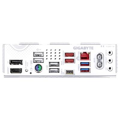 Rückseite eines Mainboards von Gigabyte mit USB-Anschlüssen, Ethernet, HDMI, DisplayPort und Audioanschlüssen.