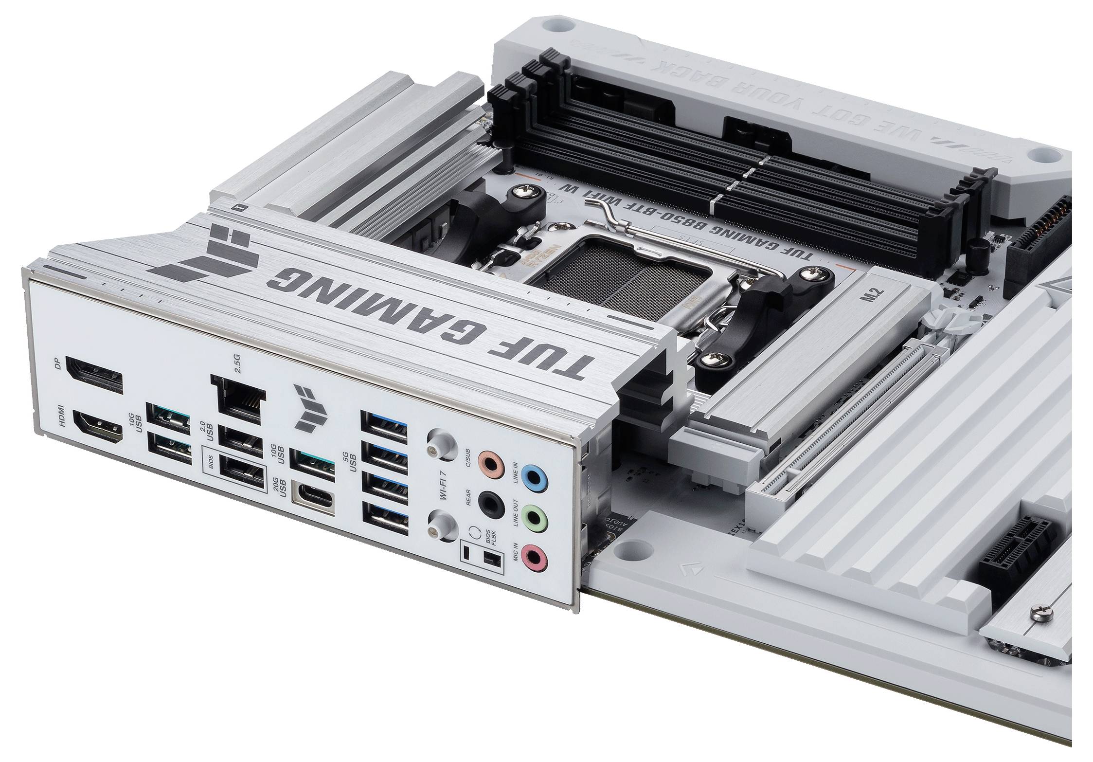 Ein weißes Motherboard mit mehreren Anschlüssen, darunter USB, HDMI und Audio. Aufschrift 'TUF GAMING' an der Seite.