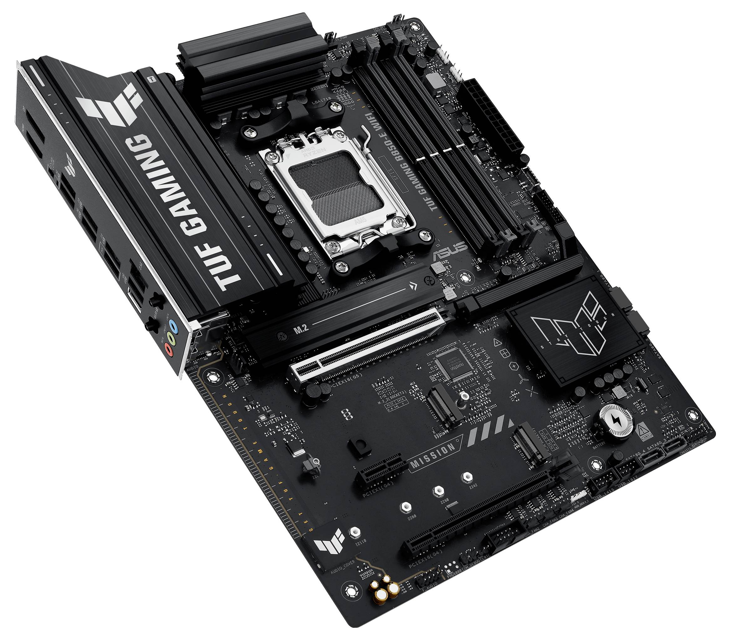 Mainboard von oben, markiert als 'TUF Gaming'. Es enthält PCIe-Steckplätze, RAM-Bänke und Anschlüsse für CPU und Peripheriegeräte.