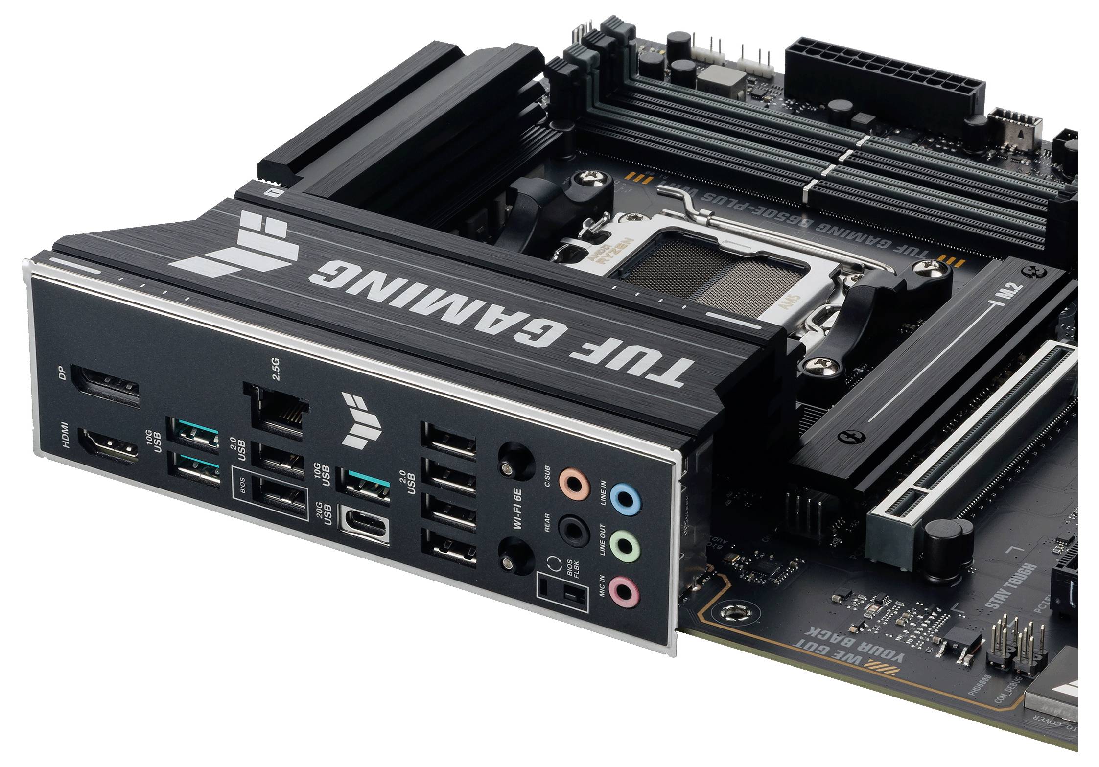 Ein Computer-Mainboard mit der Aufschrift 'TUF GAMING', mehreren Anschlussports, Speichersteckplätzen und einem CPU-Sockel.