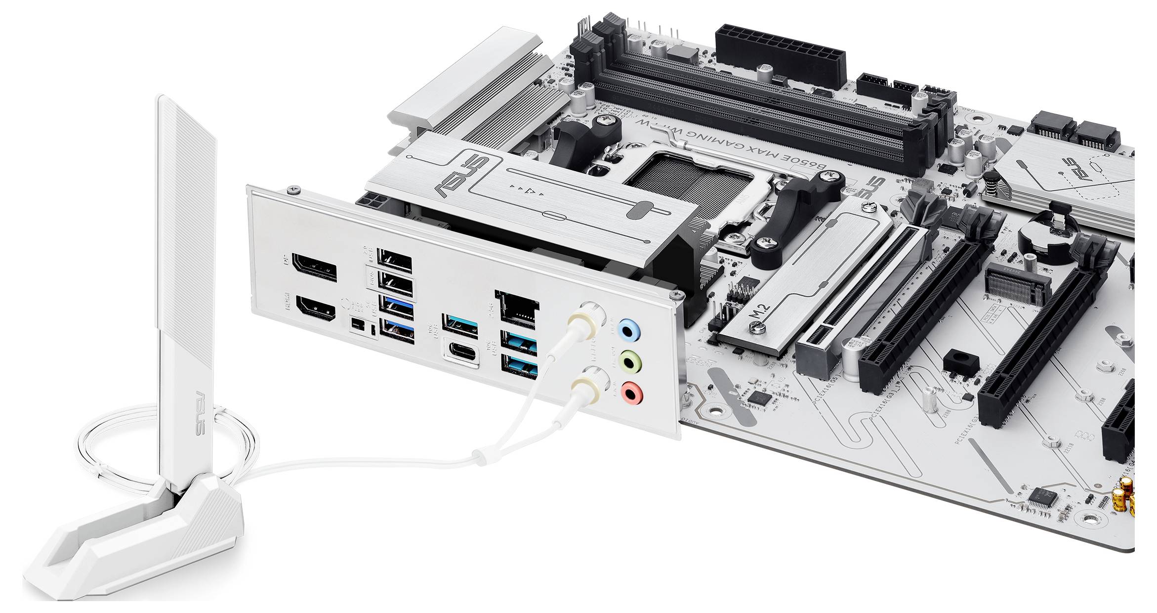 Motherboard mit mehreren Anschlüssen: USB, HDMI, Ethernet, Audio. Eine externe Antenne ist verbunden. Geeignet für PC-Aufbau.