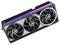Eine schwarze Grafikkarte mit der Aufschrift 'GEFORCE RTX' und drei Lüftern, umgeben von lila LED-Lichtern.