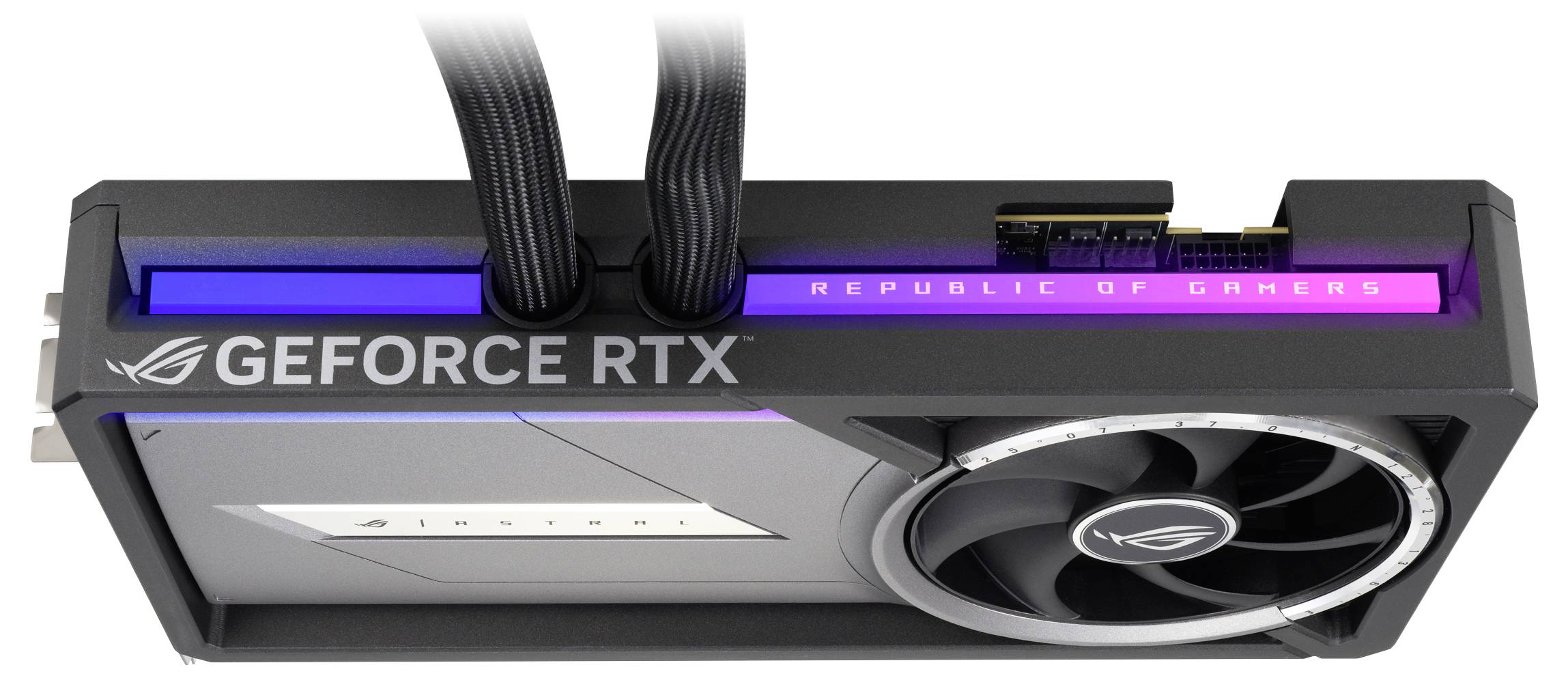 Grafikkarte mit seitlichem 'GEFORCE RTX'-Schriftzug und beleuchtetem 'REPUBLIC OF GAMERS'. Großer Lüfter sichtbar.