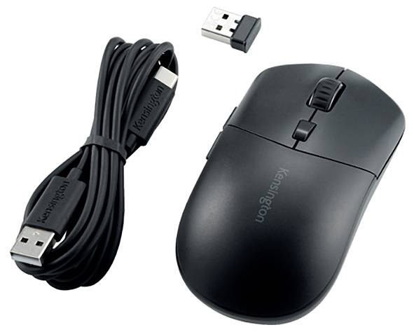 Schwarze kabellose Computermaus mit herausnehmbarem USB-Empfänger und zugehörigem USB-Ladekabel.
