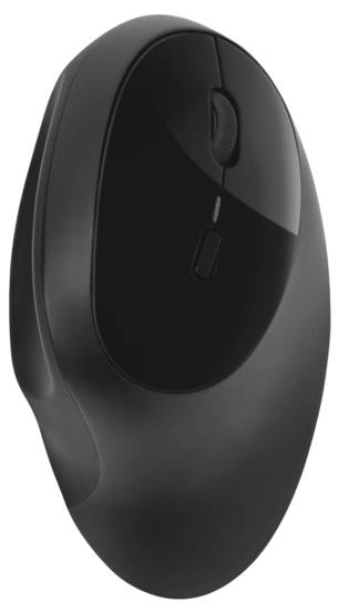 Schwarze ergonomische Computermaus in seitlicher Ansicht. Sie zeigt eine gebogene Form für komfortable Handhaltung.