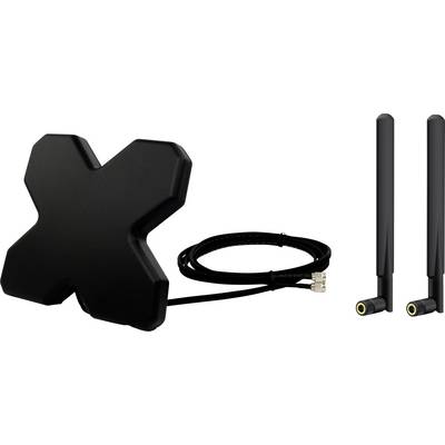 Flache, schwarze Kreuzantenne mit Kabelanschluss sowie zwei separate zylindrische Antennen, die zur besseren WLAN-Signalstärke dienen.