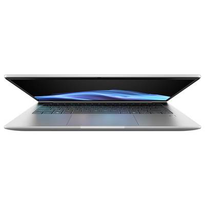 Ein silberner Laptop mit schwarzer Tastatur und blauem Bildschirmlicht, der leicht aufgeklappt ist, auf weißem Hintergrund.