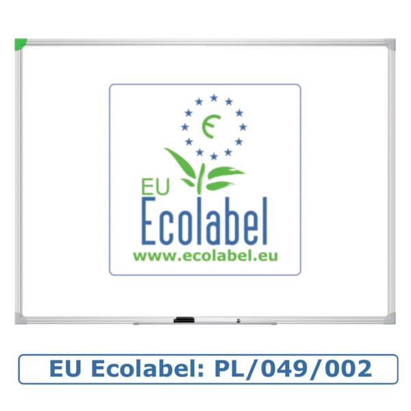 'EU Ecolabel'-Logo auf einem Whiteboard mit Internetadresse 'www.ecolabel.eu'. Text darunter: 'EU Ecolabel: PL/049/002'.