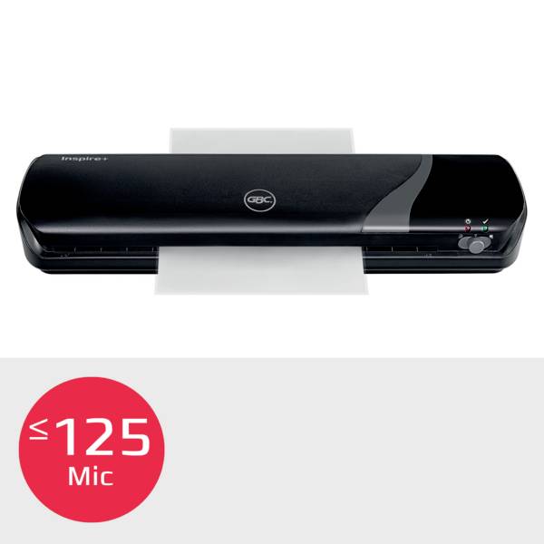 Ein schwarzes Laminiergerät von GBC mit einem Blatt Papier, das durch das Gerät läuft. Unten links ein rotes Symbol mit '≤ 125 Mic'.