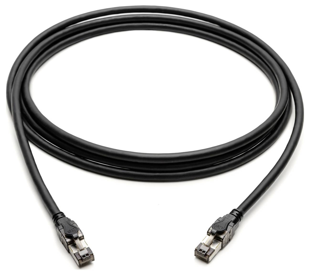 Schwarzes Ethernet-Kabel mit zwei RJ45-Steckern, in einer Schleife gelegt.