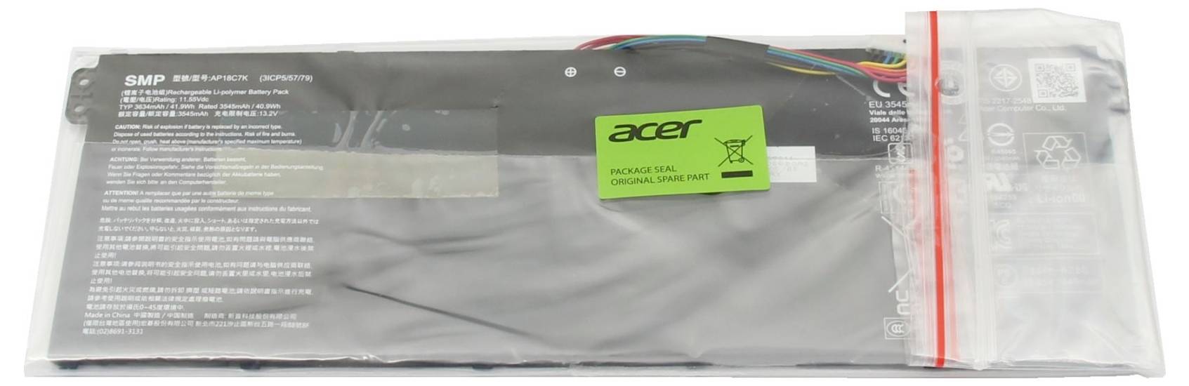 Akkubatterie in Plastikverpackung mit grünem Acer-Aufkleber. Mehrere farbige Kabel ragen aus der Batterie heraus.