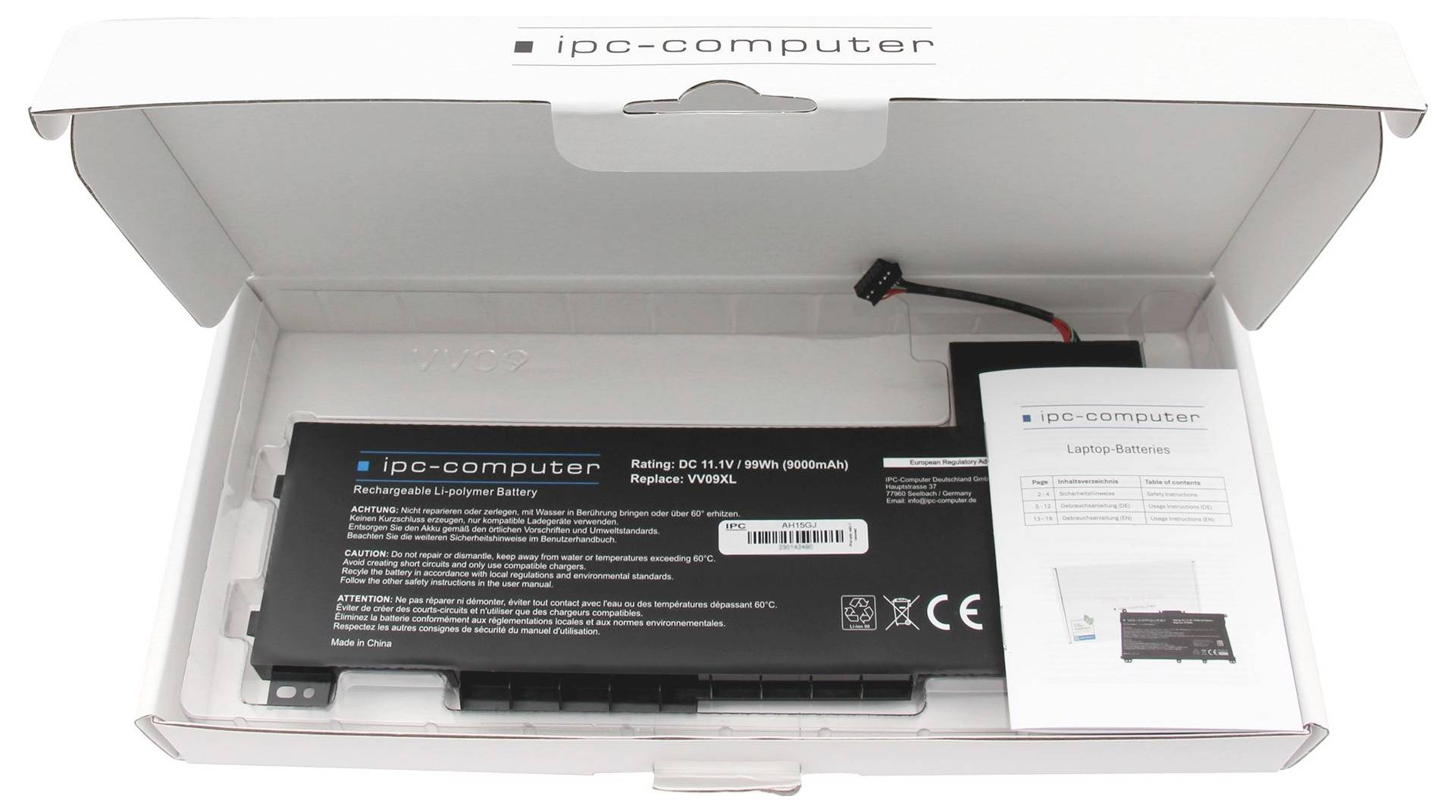 Ein Laptop-Akku liegt in einer geöffneten Verpackung. Neben dem Akku befindet sich eine Anleitung mit Produktinformationen.