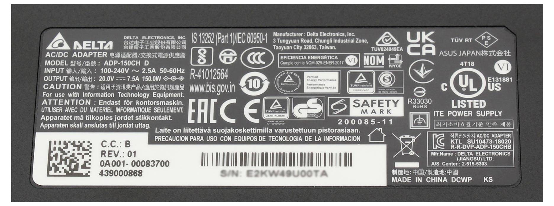 Etikett eines Netzteils mit technischen Spezifikationen und Warnhinweisen. Informationen umfassen Modellnummer, Spannung und Sicherheitsmarkierungen.