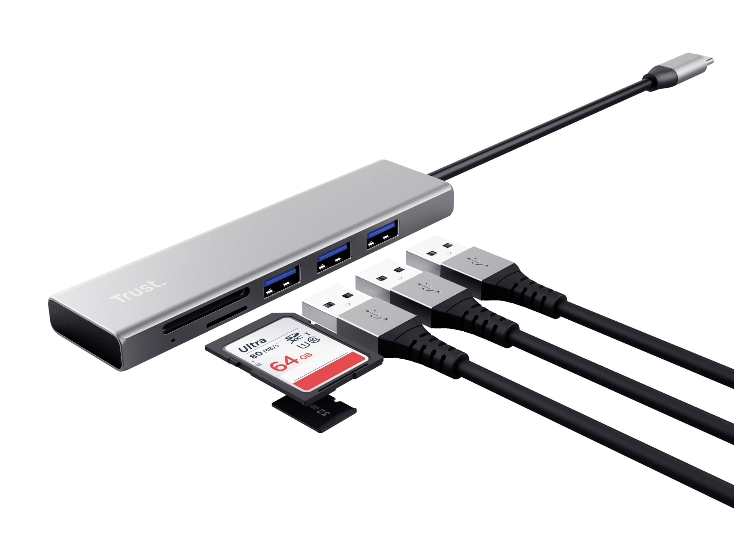USB-Hub in Silber mit vier Ports: drei USB-Anschlüsse und ein Schlitz für SD-Karten. Eine 64 GB Micro-SD-Karte ist teilweise eingeschoben.