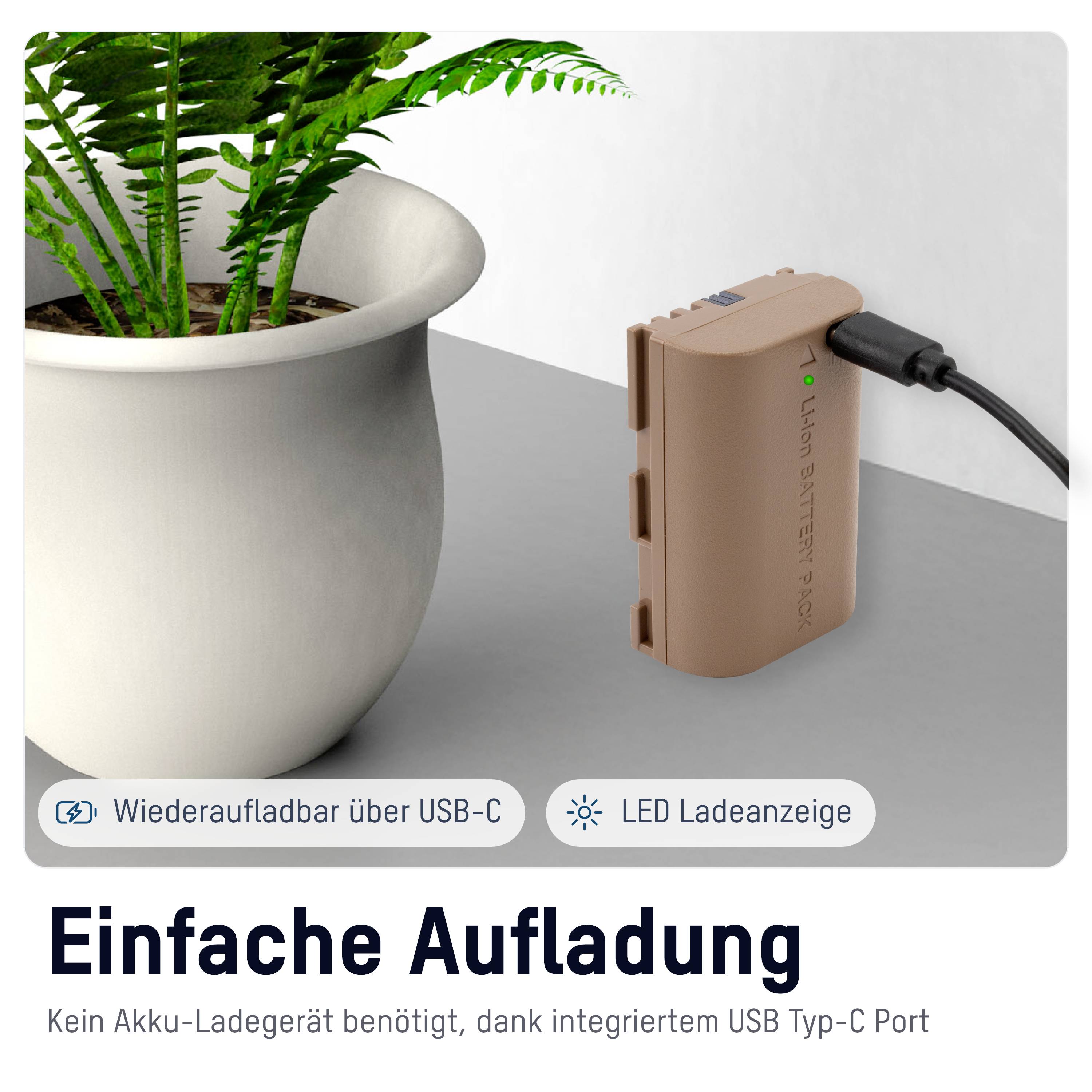 Pflanze neben wiederaufladbarem Akku mit USB-C Kabel. Text: 'Einfache Aufladung', 'Kein Akku-Ladegerät benötigt'.