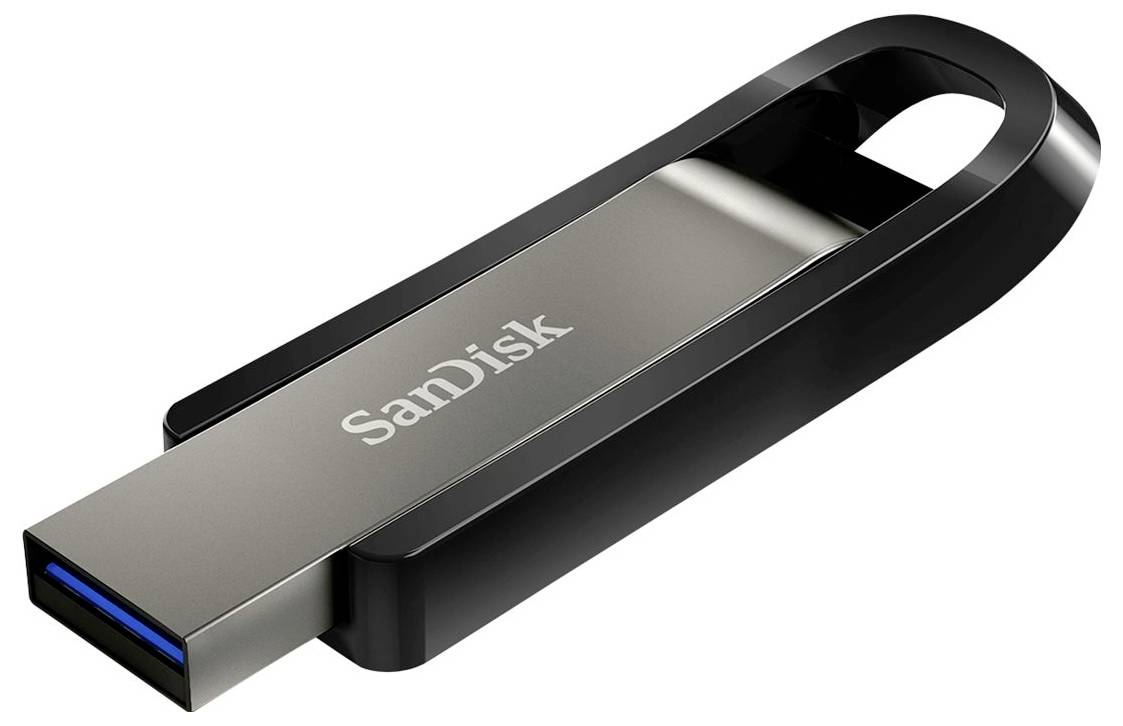 USB-Stick mit 'SanDisk'-Aufschrift, schwarzes und silbernes Design, rechteckige Form mit einem abgerundeten Ende.