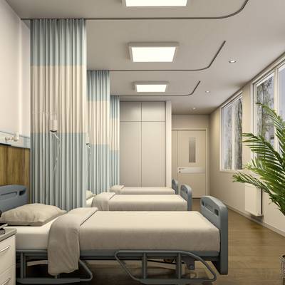 Ein modernes Krankenhauszimmer mit mehreren leeren Betten, Vorhängen und großen Fenstern, die natürliches Licht hereinlassen.