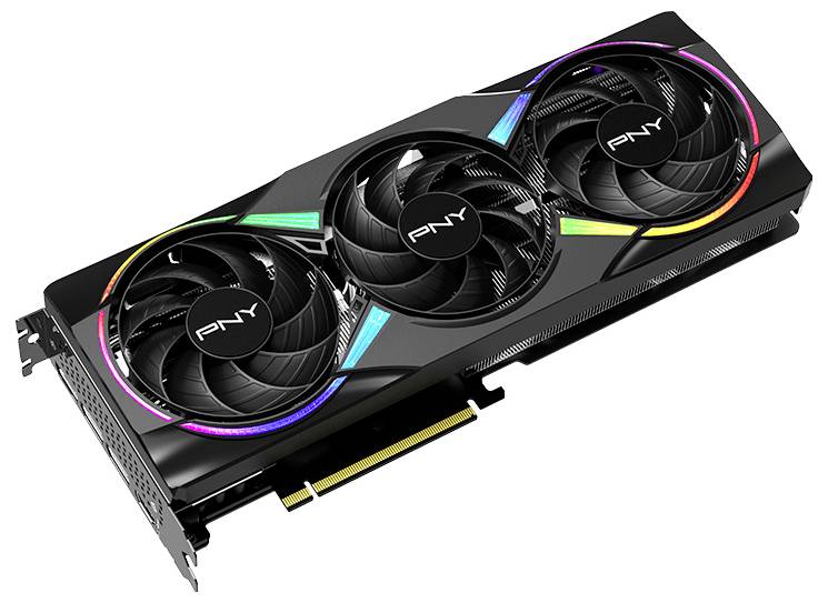 Eine schwarze Grafikkarte mit drei Lüftern und RGB-Beleuchtung. Die Marke 'PNY' ist auf jedem Lüfter zu sehen.