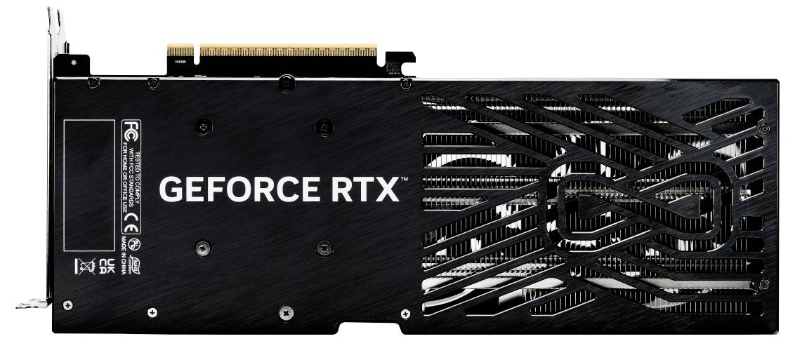 Rückseite einer Grafikkarte mit der Aufschrift 'GEFORCE RTX'. Sichtbar sind Lüftungsschlitze und Anschlüsse für die Hauptplatine.