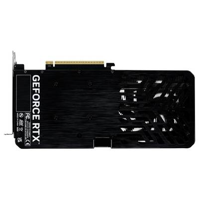 Rückseite einer Grafikkarte mit 'GeForce RTX'-Aufschrift. Schwarzes Design, sichtbare Lüftungsschlitze, goldener Anschluss oben.