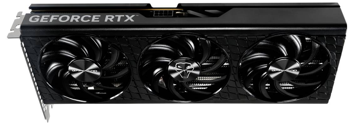 'Schwarze Grafikkarte mit der Aufschrift "GEFORCE RTX", drei Lüfter sichtbar. Hochleistungsmodell zur Verbesserung der Grafikbearbeitung.'