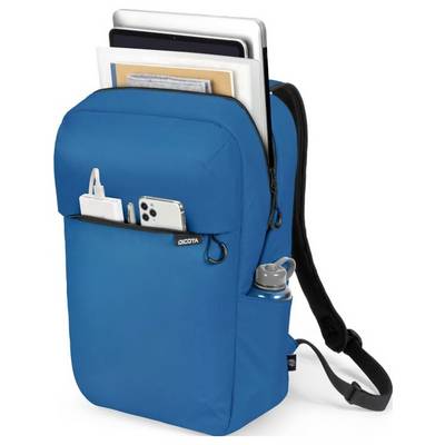 Ein blauer Rucksack mit mehreren Fächern. Er enthält ein Laptop, ein Tablet und Dokumente. Seitentasche mit einer Wasserflasche.