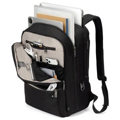 Ein geöffneter schwarzer Rucksack, der Gegenstände wie Laptop, Tablet, Notizbuch, Smartphone und Kabel organisiert zeigt.