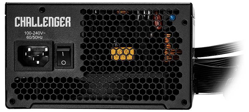 Computernetzteil 'CHALLENGER' mit Lüftungsgitter und Stromschalter, geeignet für 100-240V Spannung bei 60/50Hz.