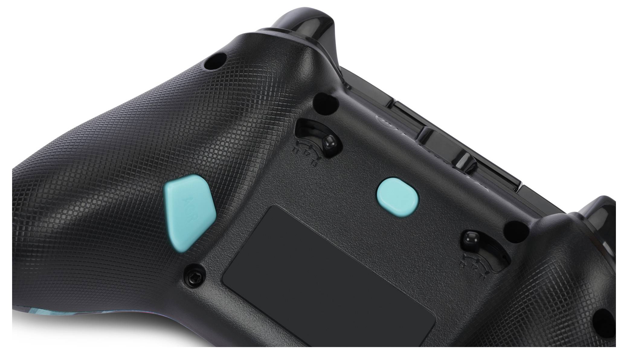 Ein schwarzer Spielecontroller mit blauen Tasten und Texturen auf der Rückseite.