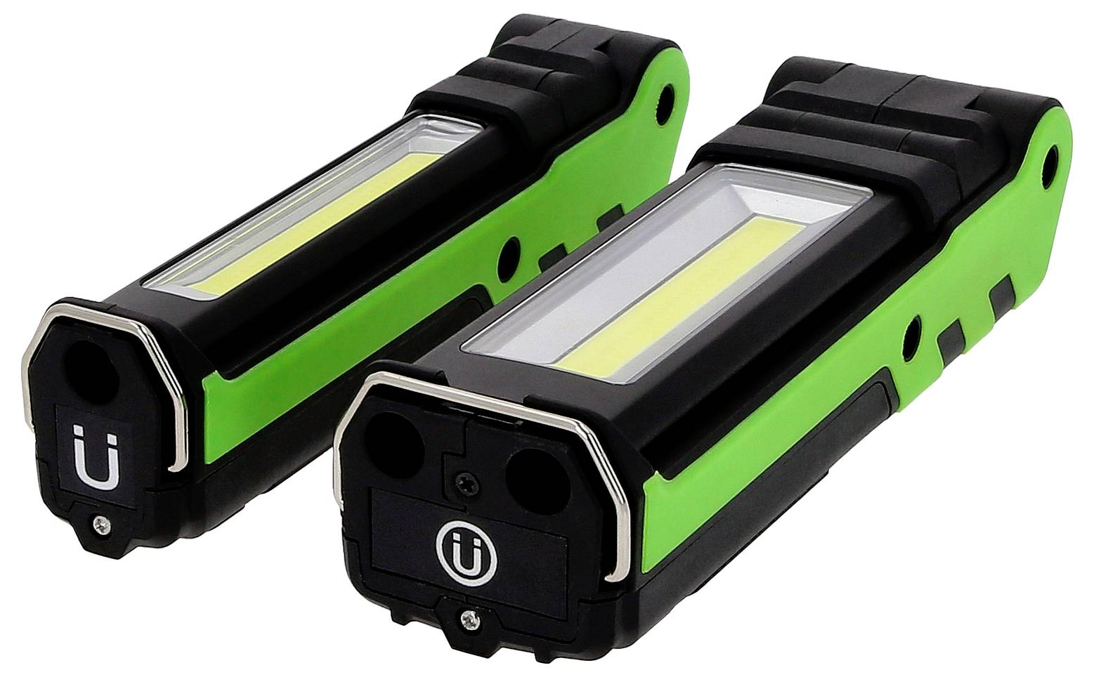 Zwei grüne LED-Taschenlampen im schwarzen Gehäuse, nebeneinander liegend.