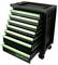 Ein schwarzer Werkzeugwagen mit sechs offenen grünen Schubladen, zwei Rädern unten, geeignet für Werkzeuge und Werkstattbedarf.