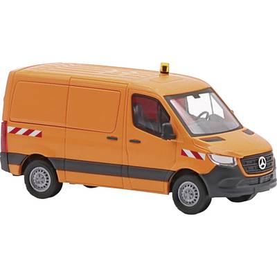 Orangefarbener Lieferwagen von Mercedes-Benz, Modell Sprinter, mit gelbem Warnlicht auf dem Dach und reflektierenden Streifen.