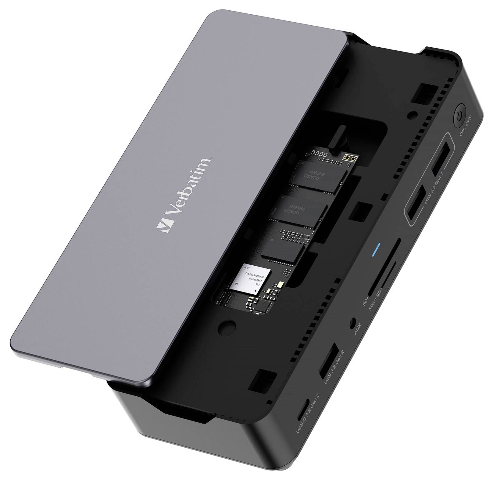 Externe Verbatim SSD-Dockingstation mit offenem Gehäuse, das eine NVMe-SSD zeigt. Enthält mehrere Anschlussmöglichkeiten und Slots.