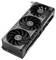 Eine große schwarze Grafikkarte mit drei Lüftern, markiert mit 'GeForce RTX' und 'ASUS', zeigt ein leistungsstarkes Design.