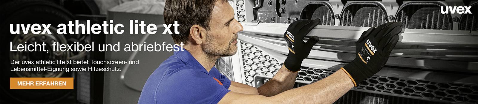 Ein Mann in Arbeitskleidung prüft ein metallisches Gitter. Text: 'uvex athletic lite xt - Leicht, flexibel und abriebfest'.