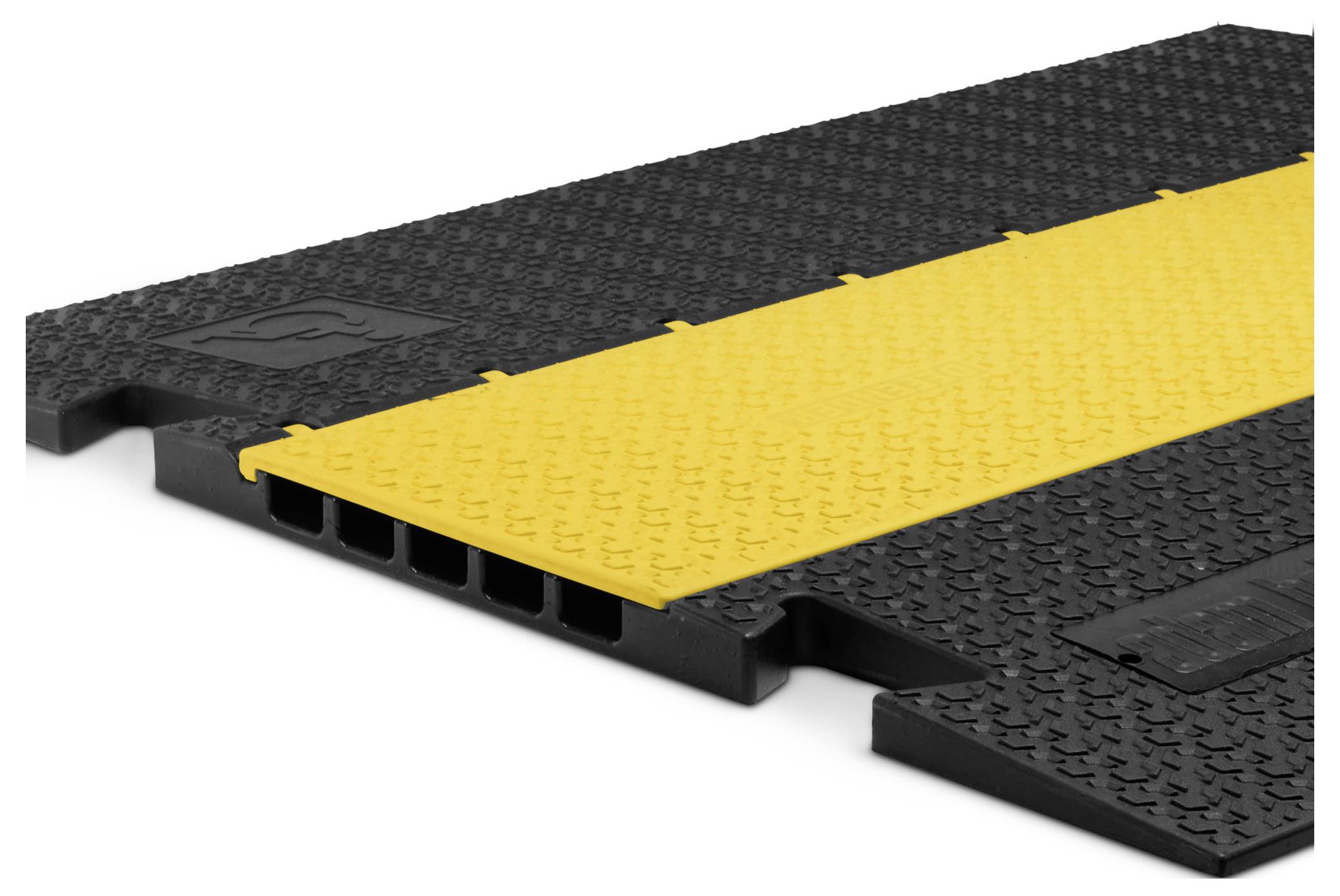 Schwarze Kunststoffmatte mit gelbem, geriffelten Mittelstreifen; geeignet für Schwerlastverkehr zur Stabilisierung von Bodenflächen.