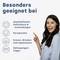 Eine lächelnde Frau, die neben Text steht: 'Besonders geeignet bei empfindlichem Zahnfleisch, Parodontitis, Kronen, Brücken, Zahnspangen'.