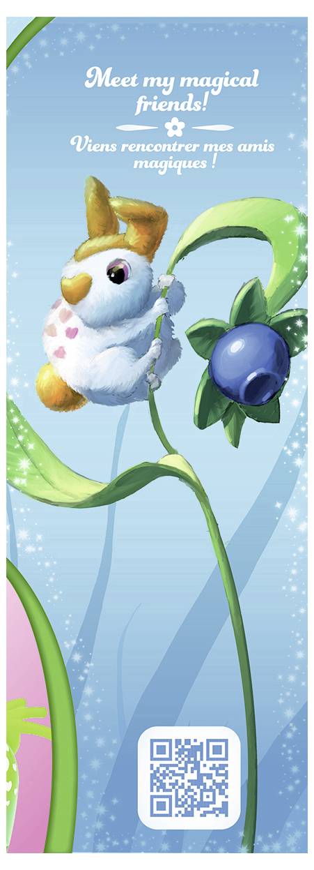 Plüschiges Tier mit Flügeln sitzt auf einer Pflanze mit einer blauen Beere. Text lädt dazu ein, magische Freunde zu treffen. QR-Code unten.
