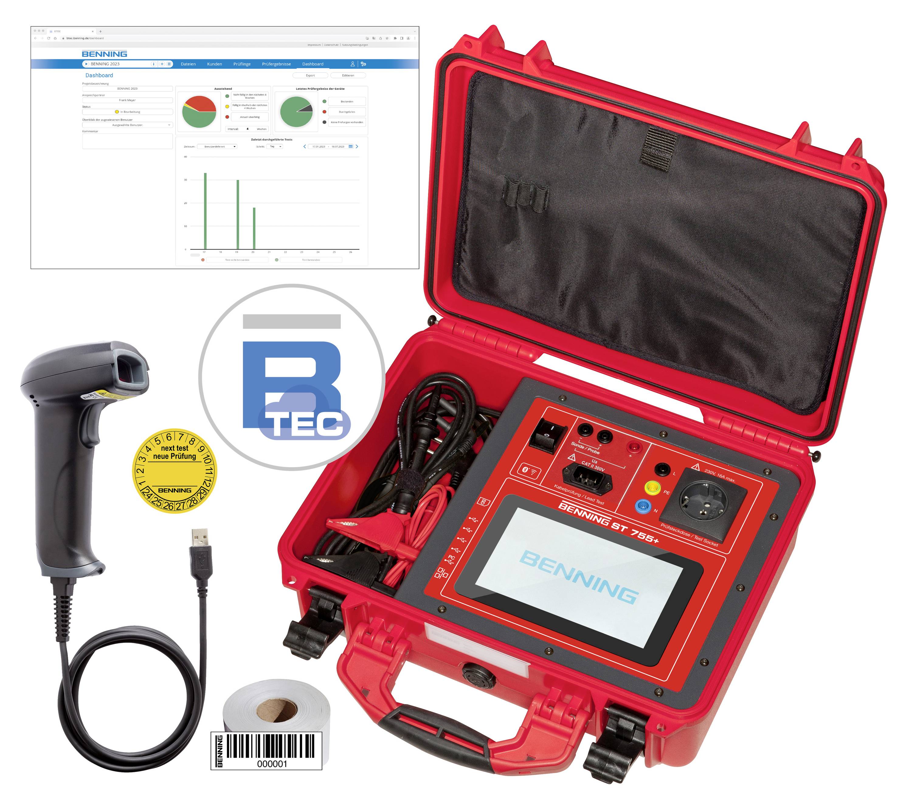 Tragbarer Elektrowerkzeug-Tester in rotem Koffer mit Bildschirm und Anschlüssen, inklusive Barcode-Scanner und Softwareanzeige.